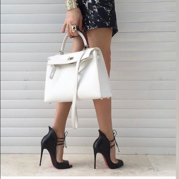 Rebecca Minkoff Handbags - Rebeccaminkoff white leather handbag. 13x10”💖